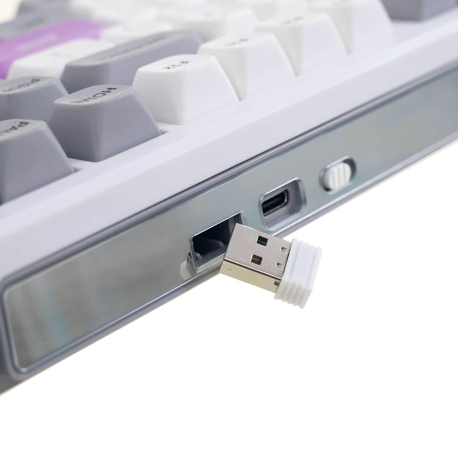Gamakay TK101 is tri-mode connetions keyboard, supports Bluetooth, 2.4g usb and type C.