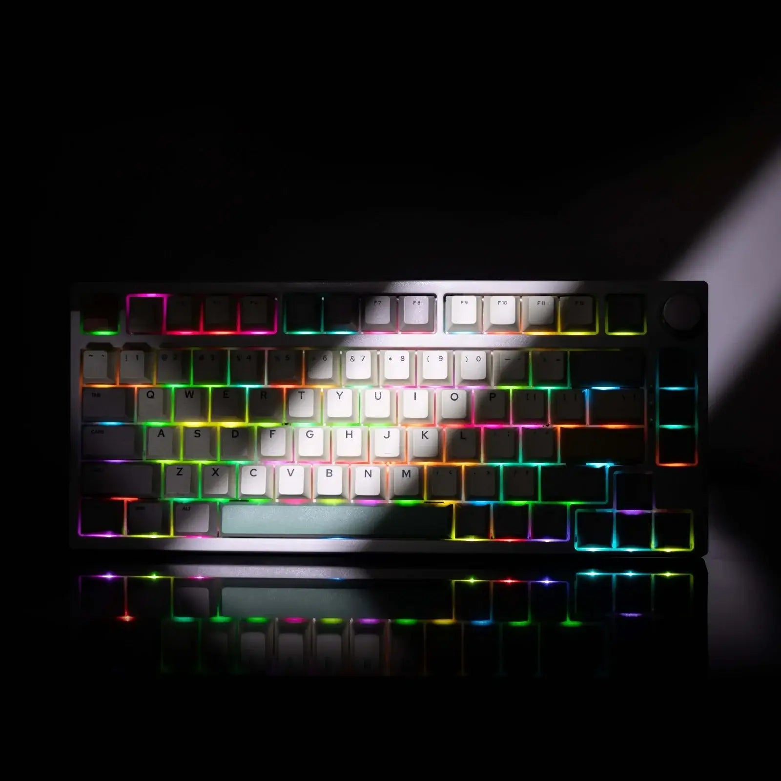 This pic is tk75se mechanical keyboard, the picture show the keyboard led technology and its attractive in the dark place. The led is multi-color and with combination, all keys with led setting ecpect the metal knob which is very attractive.