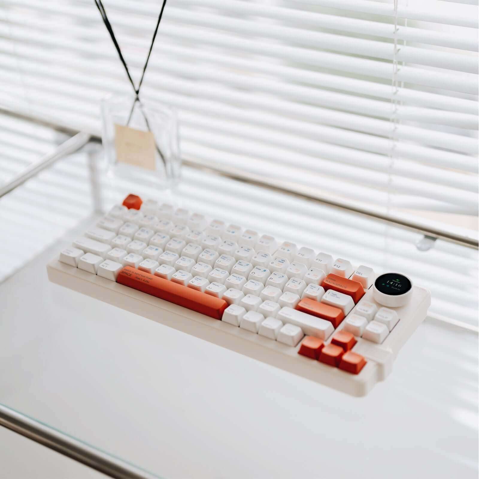 The Gamakay LK75 is a 75 compact layout keyobard, with the pre-set photoshop shortcuts key with the icons on the keycaps, No need to navigate the complex menus of Adobe Photoshop.