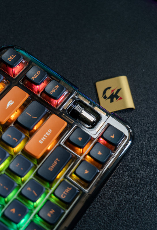 Show the layout and usb store case of Gamakay GK75 75% mechanical keyboard